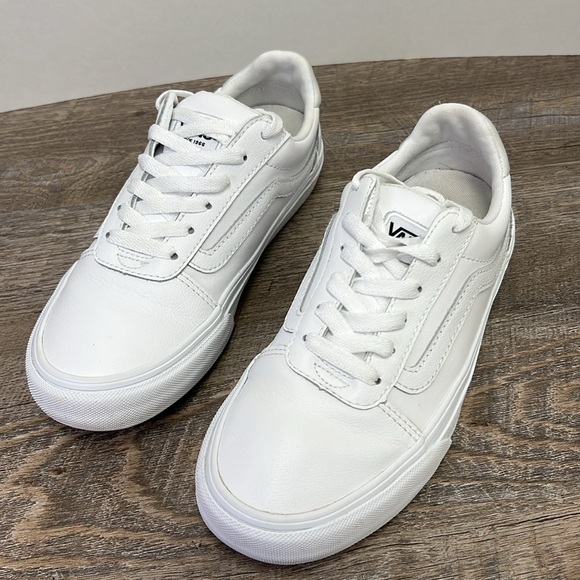 SOLD IN STORE Vans Old Skool Classic Tumble Sneakers in Triple White Size 6.5 - Picture 2 of 9